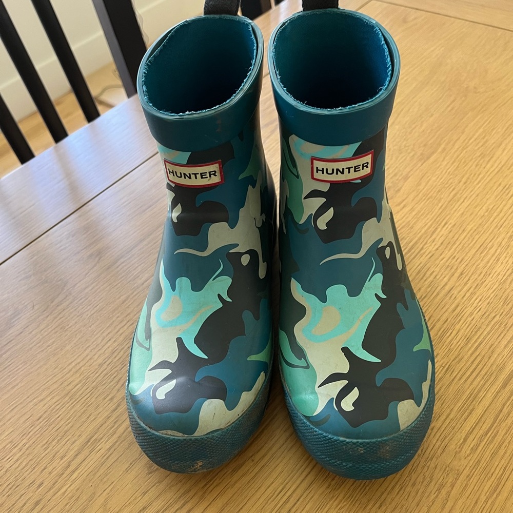 HUNTER Kids Teal & Navy Camouflage Rain Boots - Picture 7 of 10